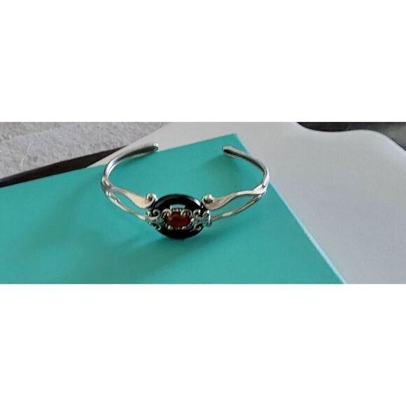 Gorgeous Carolyn Pollack Black Onyx/Red Carnelian Scrollwork Cuff Bracelet~925SS - Picture 5 of 5